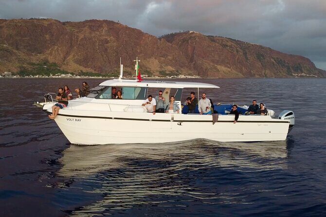 Private Cruise to Calheta and Caniçal Coasts - Welcome kit and what to do with the bar setup