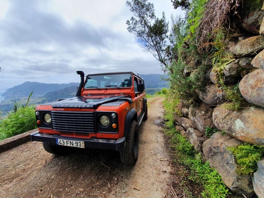 Private Jeep Tour Santana to East-Side - Guindastre glass platform and Porto da Cruz: sea air plus sugarcane spirit