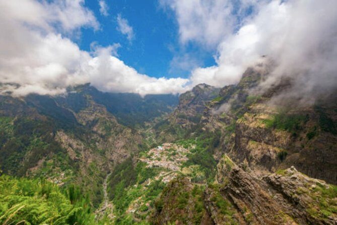 Private: Maderia Island Tour & Famous Monte Toboggan Ride - Pico dos Barcelos: the 355-meter start that helps you understand Madeira