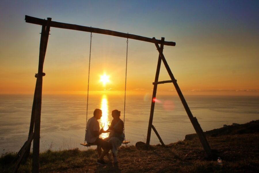 Private Swing Special place w/ Wine and Fruits 4x4 jipe tour - Pico do Arieiro at dawn: why this view hits differently