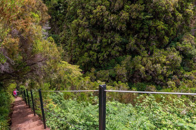 Rabaçal - Levada das 25 Fontes - Guide style matters on this trail: Suzanne and Yuliya as examples