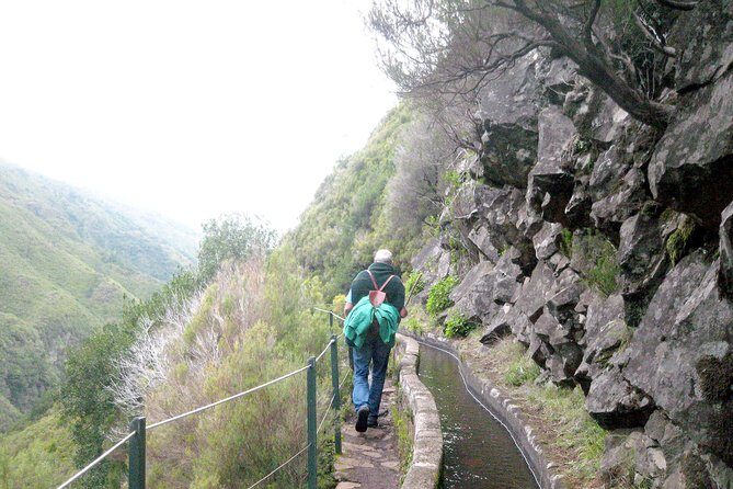Rabaçal - Risco - 25 Fontes Levada Walk - Descending Toward Paúl da Serra: Stop 1 at Pico Fernandes and Rabaçal