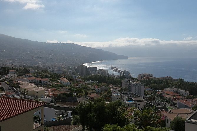 Real Life, Mountains & Sea Cliffs + Lunch + Levada walk - 6 hours - Where the tour starts: getting positioned for a full day