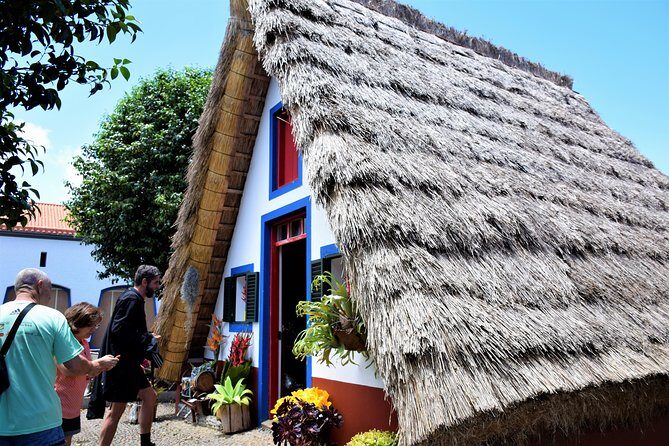 Santana / Typical Houses Tour - Santana’s Typical Triangular Thatched Houses (Plus Lunch Time)