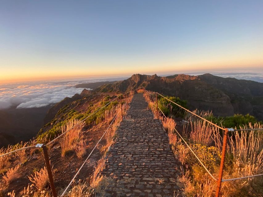 Transfer from Pico do Areeiro to Achada do Teixeira - The ride itself: short walks plus a single 1-hour van segment