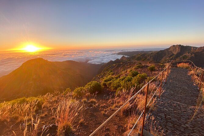 Transfer to Picos da Madeira - Pico do Arieiro and Pico Ruivo - Pico do Arieiro start: where your hike starts feeling real