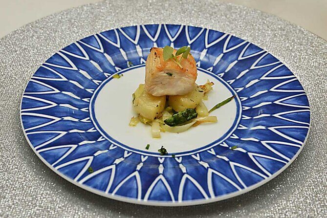 Wine, Dine & Indulge: premium wine & food tour in Madeira - Starting in São Martinho and finishing at Forte de São Tiago