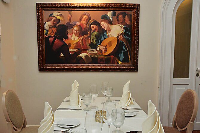 Wine, Dine & Indulge: premium wine & food tour in Madeira - Three restaurant stops: appetizers, mains, desserts, and wines